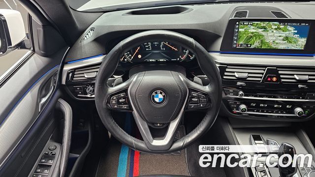 BMW 5-Series 2018 — photo 19