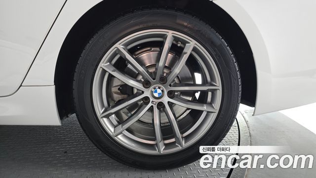 BMW 5-Series 2018 — photo 7