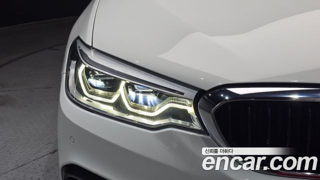 BMW 5-Series 2018 — photo 8