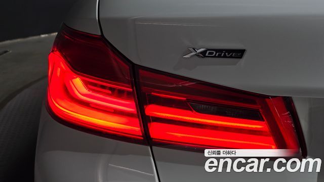 BMW 5-Series 2018 — photo 9