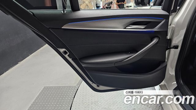 BMW 5-Series 2018 — photo 15
