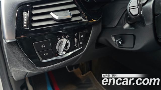 BMW 5-Series 2018 — photo 28