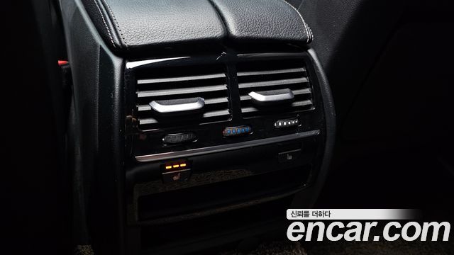 BMW 5-Series 2018 — photo 30