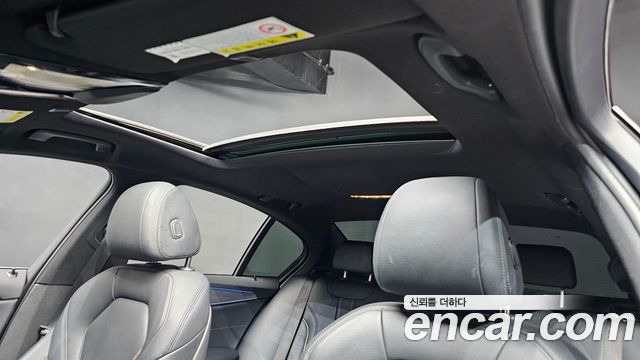 BMW 5-Series 2018 — photo 31