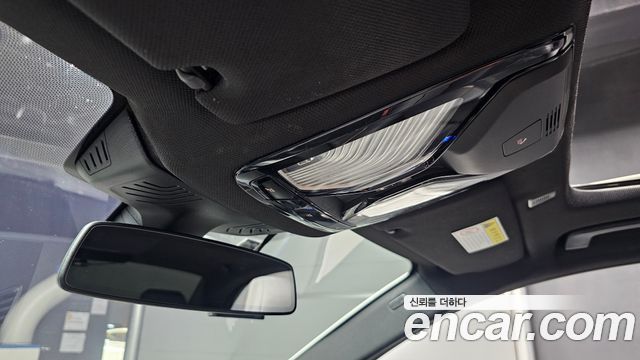 BMW 5-Series 2018 — photo 32