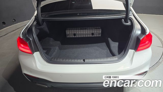BMW 5-Series 2018 — photo 34