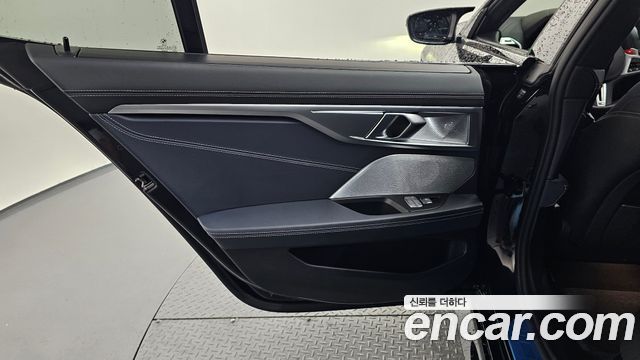 BMW 8-Series 2024 — photo 15