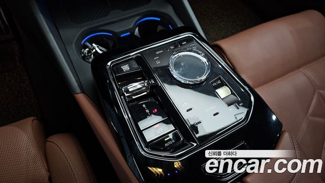 BMW 5-Series 2025 — photo 9
