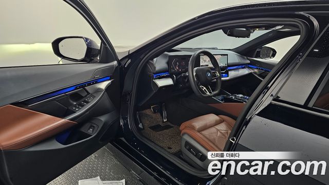 BMW 5-Series 2025 — photo 10