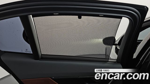 BMW 5-Series 2025 — photo 18