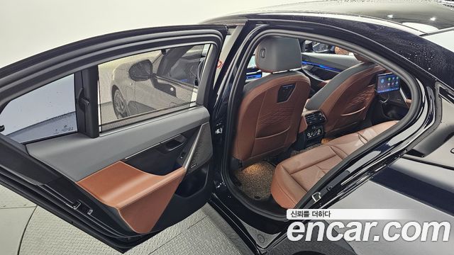 BMW 5-Series 2025 — photo 19
