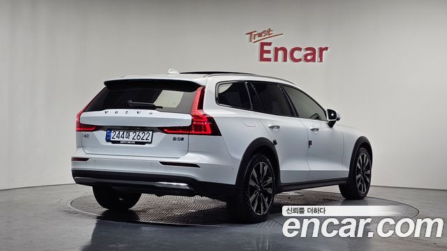 Volvo V60 2024 — photo 2