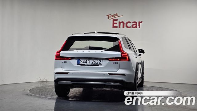 Volvo V60 2024 — photo 4