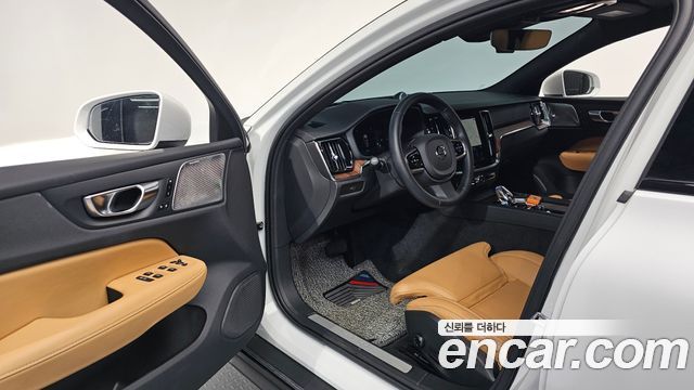 Volvo V60 2024 — photo 13