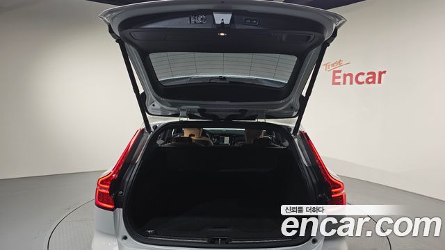 Volvo V60 2024 — photo 25