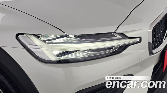 Volvo V60 2024 — photo 8