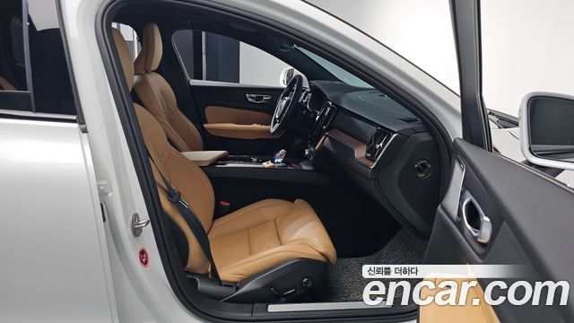 Volvo V60 2024 — photo 16