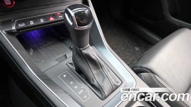 Audi Q3 2020 — photo 9