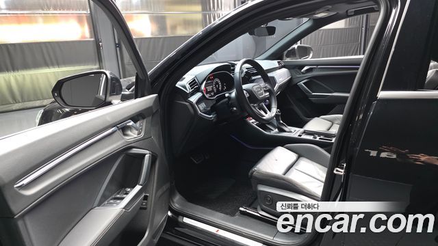 Audi Q3 2020 — photo 10