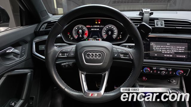 Audi Q3 2020 — photo 13