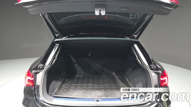 Audi Q3 2020 — photo 20
