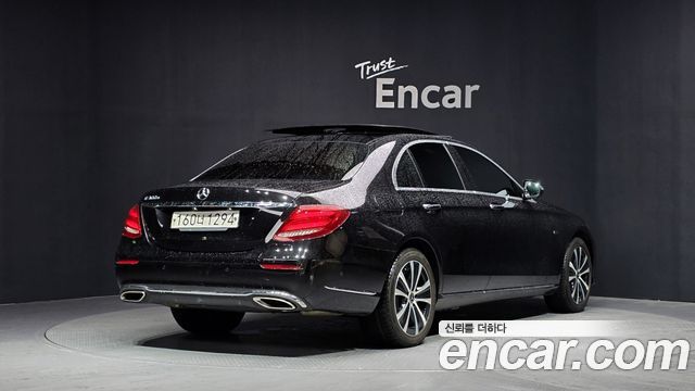 Mercedes-Benz E-Class 2019 — photo 2