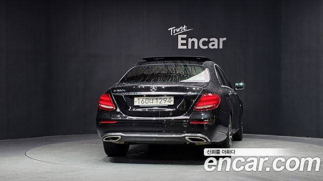 Mercedes-Benz E-Class 2019 — photo 4
