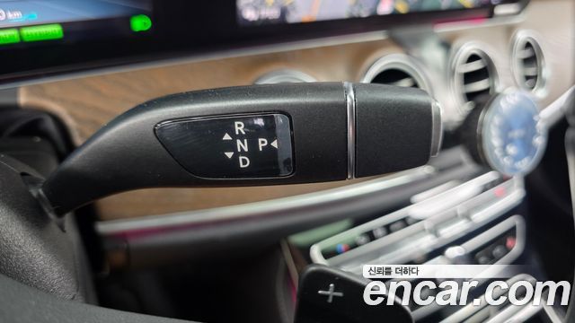Mercedes-Benz E-Class 2019 — photo 12
