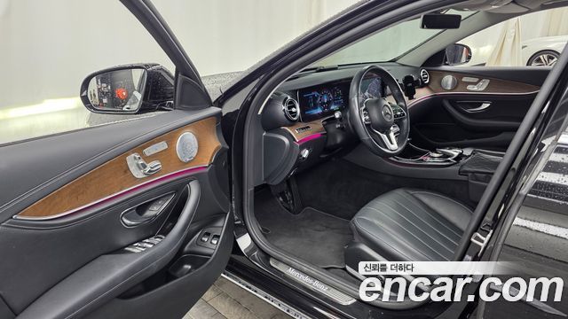 Mercedes-Benz E-Class 2019 — photo 13