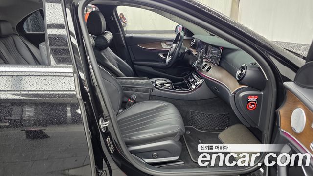Mercedes-Benz E-Class 2019 — photo 17