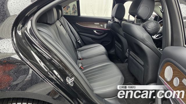Mercedes-Benz E-Class 2019 — photo 18