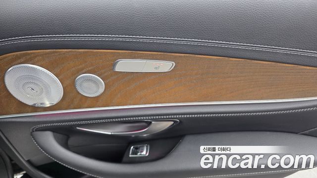 Mercedes-Benz E-Class 2019 — photo 24