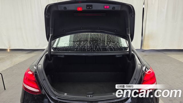 Mercedes-Benz E-Class 2019 — photo 26
