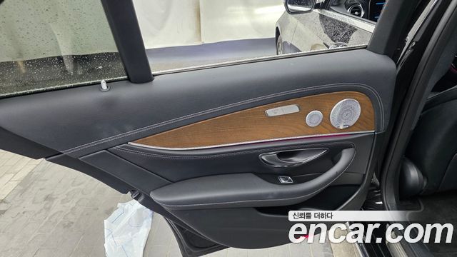 Mercedes-Benz E-Class 2019 — photo 15
