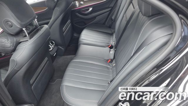 Mercedes-Benz E-Class 2019 — photo 16