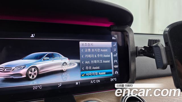 Mercedes-Benz E-Class 2019 — photo 30