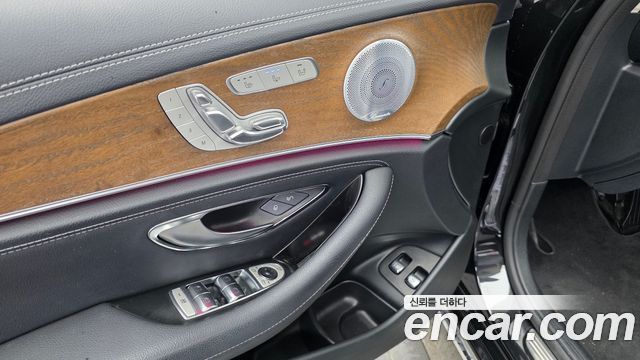 Mercedes-Benz E-Class 2019 — photo 32