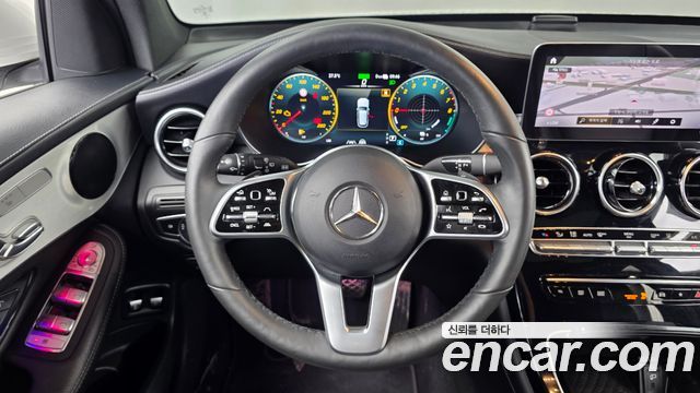 Mercedes-Benz GLC-Class 2021 — photo 19