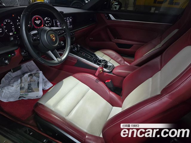 Porsche 911 2020 — photo 17