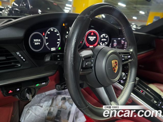 Porsche 911 2020 — photo 25