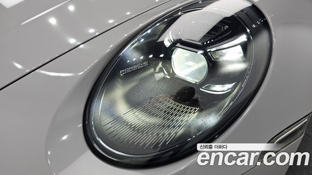 Porsche 911 2020 — photo 8