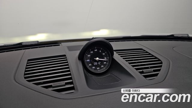 Porsche 911 2020 — photo 28