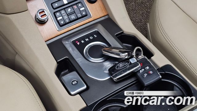 Land Rover Discovery 2015 — photo 9