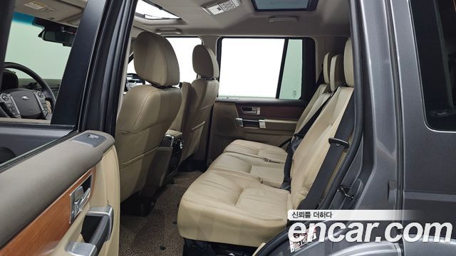 Land Rover Discovery 2015 — photo 12