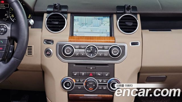 Land Rover Discovery 2015 — photo 14