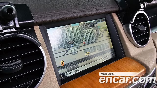 Land Rover Discovery 2015 — photo 16