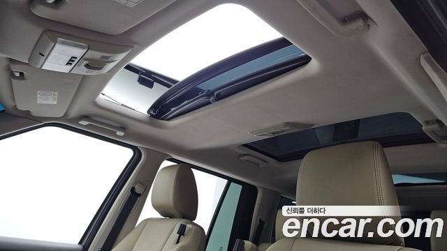 Land Rover Discovery 2015 — photo 18