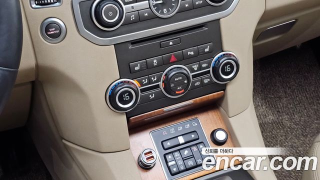 Land Rover Discovery 2015 — photo 19