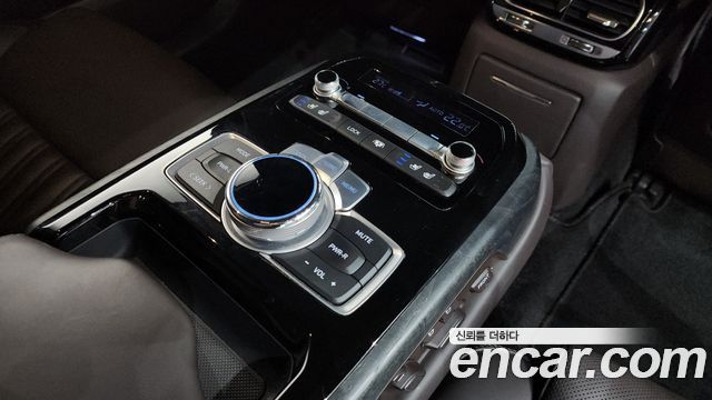 Genesis G90 2019 — photo 20