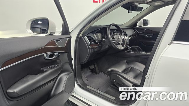 Volvo XC90 2019 — photo 10